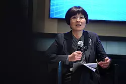 Wirtschaftsexpertin Yang Ping sieht China für Trump 2.0 gewappnet. - © Johannes Neudecker/dpa