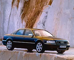 Ringkampf im Oberhaus: Der erste sportliche S8 verf&uuml;gte &uuml;ber einen V8 mit 340 PS. - &copy; Audi AG/dpa-tmn