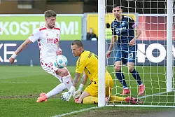 In einer umkämpften Partie setze sich Köln knapp in Paderborn durch. - © Bernd Thissen/dpa
