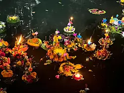 Das Fest Loi Krathong findet immer am Tag des Vollmonds im zw&ouml;lften Monat des thail&auml;ndischen Mondkalenders statt. - &copy; Carola Frentzen/dpa