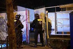 Die Polizei geht davon aus, dass Garweg eine Unterkunft auf dem durchsuchten Bauwagengel&auml;nde genutzt hat. - &copy; Annette Riedl/dpa