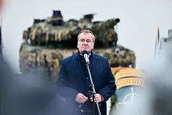 Als einziges Mitglied im Kabinett Scholz schaffte es Verteidigungsminister Boris Pistorius (SPD) auch ins Kabinett Merz. (Archivbild) - &copy; Sebastian Christoph Gollnow/dpa