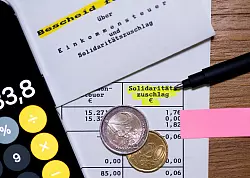 Für 90 Prozent der Steuerpflichtigen wurde der Soli Ende 2020 bereits abgeschafft. (Symbolbild) - © Sven Hoppe/dpa