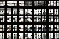 Homeoffice ist weit verbreitet, viele B&uuml;ros stehen leer - zugleich sind moderne Fl&auml;chen gefragt. (Archivbild) - &copy; Andreas Arnold/dpa