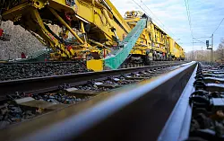 Auch im kommenden Jahr wird auf dem deutschen Schienennetz umfassend gebaut. (Archivbild) - © Hendrik Schmidt/dpa