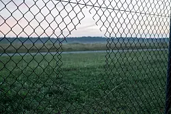 Schnipp, schnipp &ndash; so verschafften sich die Aktivisten Zugang zum Flughafen N&uuml;rnberg. - &copy; Daniel Vogl/dpa