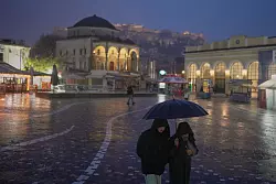 Menschen wurden aufgerufen, m&ouml;glichst zu Hause zu bleiben. - &copy; Petros Giannakouris/AP/dpa