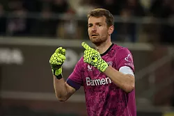 Ärgert sich über zu viele Unentschieden in dieser Saison: Leverkusens Kapitän Lukas Hradecky. - © Christian Charisius/dpa