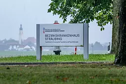 Vier M&auml;nner sind am Samstagabend im niederbayerischen Straubing aus einer geschlossenen Klinik entflohen. Laut Polizei laufen umfangreiche Fahndungsma&szlig;nahmen. - &copy; Armin Weigel/dpa