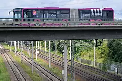 Der Ersatzverkehr mit Bussen l&auml;uft laut Bahn stabil. - &copy; Michael Bahlo/dpa