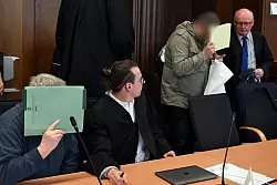 Allein in der Wohnung eines der M&auml;nner wurden laut Anklage rund 75.000 kinderpornografische Bilddateien gefunden. - &copy; Federico Gambarini/dpa