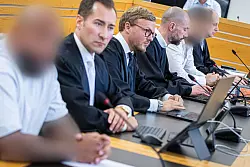 In dem Korruptionsprozess vor dem Landgericht Hannover ist der Boxtrainer (links) des verdächtigen Staatsanwalts mitangeklagt. (Archivbild) - © Moritz Frankenberg/dpa