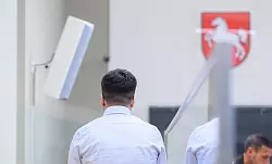 Er brachte zahlreiche Drogenhändler ins Gefängnis, jetzt sitzt ein Staatsanwalt selbst auf der Anklagebank. - © Julian Stratenschulte/dpa