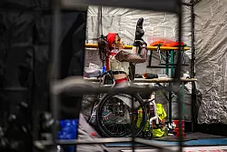 Nach dem Unfall glaubt sie vorerst, mit dem Zirkus abgeschlossen zu haben. - &copy; Christoph Reichwein/dpa