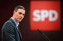 Zu Gast beim Parteitag in Berlin: der spanische Ministerpr&auml;sident Pedro S&aacute;nchez. - &copy; Bernd von Jutrczenka/dpa