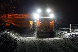 Der Winterdienst war landesweit im Gro&szlig;einsatz. - &copy; Christoph Reichwein/dpa