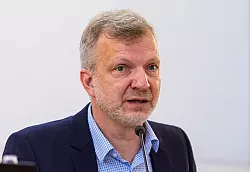 Der Historiker Thomas Großbölting wurde bei dem schweren ICE-Unfall in Hamburg tödlich verletzt. - © Guido Kirchner/dpa