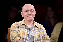 Comedian Hoëcker dankt nach dem Zugunglück den Einsatzkräften. (Archivbild) - © Sina Schuldt/dpa