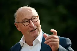 Vonovia-Chef Rolf Buch sieht einen Aufbruch in der Immobilienbranche. (Archivbild) - © Bernd Thissen/dpa