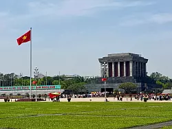 Der Revolutionär Ho Chi Minh wird in Vietnam wie ein Heiliger verehrt. - © Carola Frentzen/dpa