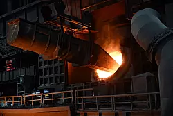 Unionskanzlerkandidat Friedrich Merz hatte gesagt, er persönlich glaube nicht daran, dass der schnelle Wechsel hin zum wasserstoffbetriebenen Stahlwerk erfolgreich sein wird. (Archivbild) - © Federico Gambarini/dpa