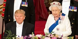 Trump war schon einmal zum Staatsbesuch in Gro&szlig;britannien - damals noch mit der Queen (Archivbild). - &copy; Dominic Lipinski/PA Wire/dpa