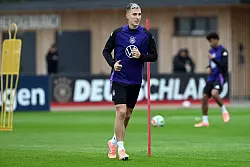 Seine Knieoperation hat Nico Schlotterbeck überstanden. - © Federico Gambarini/dpa