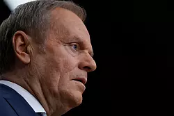 Tusk wird am 11. Juni im Parlament die Vertrauensfrage stellen. (Archivbild) - © Omar Havana/AP/dpa