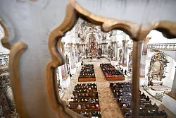 F&uuml;nf Tage nach dem Zugungl&uuml;ck in Riedlingen mit drei Toten versammelten sich Angeh&ouml;rige, Rettungskr&auml;fte und Vertreter aus der Politik zu einem Trauergottesdienst. - &copy; Bernd Wei&szlig;brod/dpa