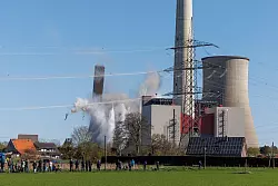 Die spektakul&auml;re Aktion ist planm&auml;&szlig;ig verlaufen. - &copy; Friso Gentsch/dpa