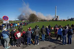 Kesselhaus und K&uuml;hlturm der Anlage sind Geschichte. - &copy; Friso Gentsch/dpa