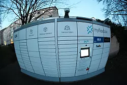 Die österreichische Firma myflexbox betreibt Automaten, in denen Paketfirmen ihre Sendungen zwischenlagern können. Auch myflexbox will stark expandieren. - © Wolf von Dewitz/dpa