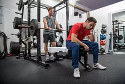 Sport lenkt vom Liebeskummer ab? Meist nur anfangs. Besser ist es, sich auch dem Schmerz zu stellen. - © Christin Klose/dpa-tmn