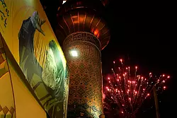 Im Iran wird der Angriff auf Israel gefeiert. - &copy; Vahid Salemi/AP/dpa