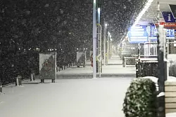 Der Winter gibt ein kurzes Gastspiel in Hamburg. - © Bodo Marks/dpa