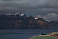 Ob die Gefahr eines großen Bebens auf Santorini vorbei ist, bleibt abzuwarten. (Archivfoto) - © Petros Giannakouris/AP/dpa