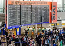 Verz&ouml;gerungen und Ausf&auml;lle gab es auch am Flughafen Frankfurt (Foto aktuell). - &copy; Andreas Arnold/dpa