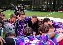 Podolski ist ein vielbeschäftigter Mann. - © Soeren Stache/dpa