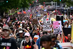 Viele fordern, das Datum des Nationalfeiertags zu &auml;ndern. - &copy; Dean Lewins/AAP/dpa