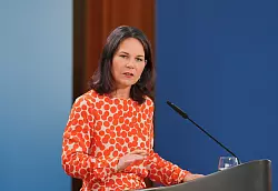 Au&szlig;enministerin Annalena Baerbock (Gr&uuml;ne) &auml;u&szlig;ert mit Blick auf die Ank&uuml;ndigungen, auch nach Syrien und Afghanistan abzuschieben, Bedenken. (Archivbild) - &copy; Soeren Stache/dpa