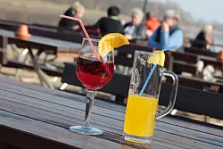 Bier hat in den Gastst&auml;tten viel Konkurrenz bekommen. - &copy; Matthias Bein/dpa