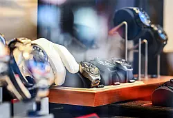 Juweliere nehmen verst&auml;rkt Interesse junger Kundschaft wahr. - &copy; Uli Deck/dpa