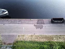 In dem geborgenen Auto wurden die Leichen der Kinder und des Vaters gefunden. - © Lars Penning/dpa