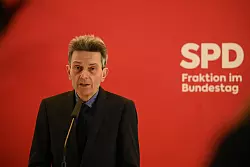 Rolf M&uuml;tzenich (SPD) h&auml;lt besseres Verwaltungshandeln f&uuml;r entscheidend. - &copy; Sarah Knorr/dpa