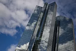 Kräftiger Gewinnsprung im ersten Quartal (Archivbild) - © Arne Dedert/dpa