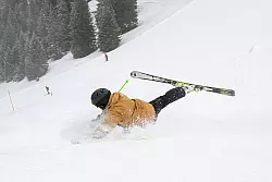 Autsch! Um Unf&auml;llen und Verletzungen vorzubeugen, ist gutes Aufw&auml;rmen entscheidend. - &copy; Benjamin Nolte/dpa-tmn