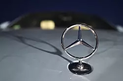 Mercedes-Benz mit Gewinneinbruch 2024 - © Bernd Weißbrod/dpa