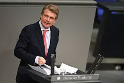 Thomas Bareiß (CDU) gehört dem Bundestag seit 2005 an. An den Koalitionsverhandlungen nimmt er als Mitglied der Arbeitsgruppe Verkehr und Infrastruktur, Bauen und Wohnen teil. (Archivfoto) - © Julian Weber/dpa