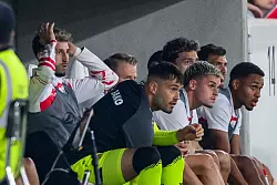 Der Kapit&auml;n sitzt drau&szlig;en: Atakan Karazor - &copy; Tom Weller/dpa