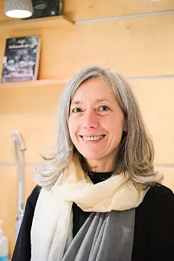 Verena Herzog bildet Sommeliers aus und gibt Weinseminare. - © Ricarda Dieckmann/dpa-tmn